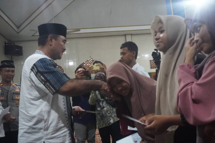 Gelar Safari Ramadhan, Ketua DPRD Bengkulu Utara Bersama Forkopimda Bantu Anak Yatim Gelar Safari Ramadhan, Ketua DPRD Bengkulu Utara Bersama Forkopimda Bantu Anak Yatim