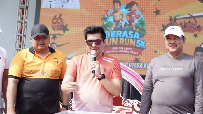 Bersama Ribuan Peserta, Ketua DPRD Bengkulu Utara Ikuti Berasa Fun Run 5K