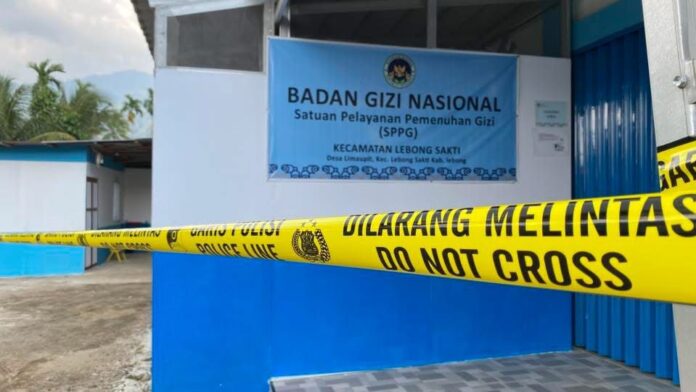 Imbas Keracunan Masal, Dapur MBG Lemeupit 'Disegel' Imbas Keracunan Masal, Dapur MBG Lemeupit 'Disegel'