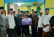 Safari Ramadhan Pemkab Lebong Berakhir di Topos, Bupati Azhari Serahkan Bantuan untuk Masjid dan Masyarakat Safari Ramadhan Pemkab Lebong Berakhir di Topos, Bupati Azhari Serahkan Bantuan untuk Masjid dan Masyarakat