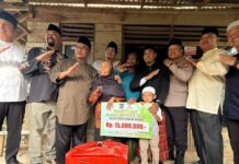 Ketua DPRD dan Pemkab Bengkulu Utara Salurkan Bantuan Bedah Rumah untuk Lansia Ketua DPRD dan Pemkab Bengkulu Utara Salurkan Bantuan Bedah Rumah untuk Lansia