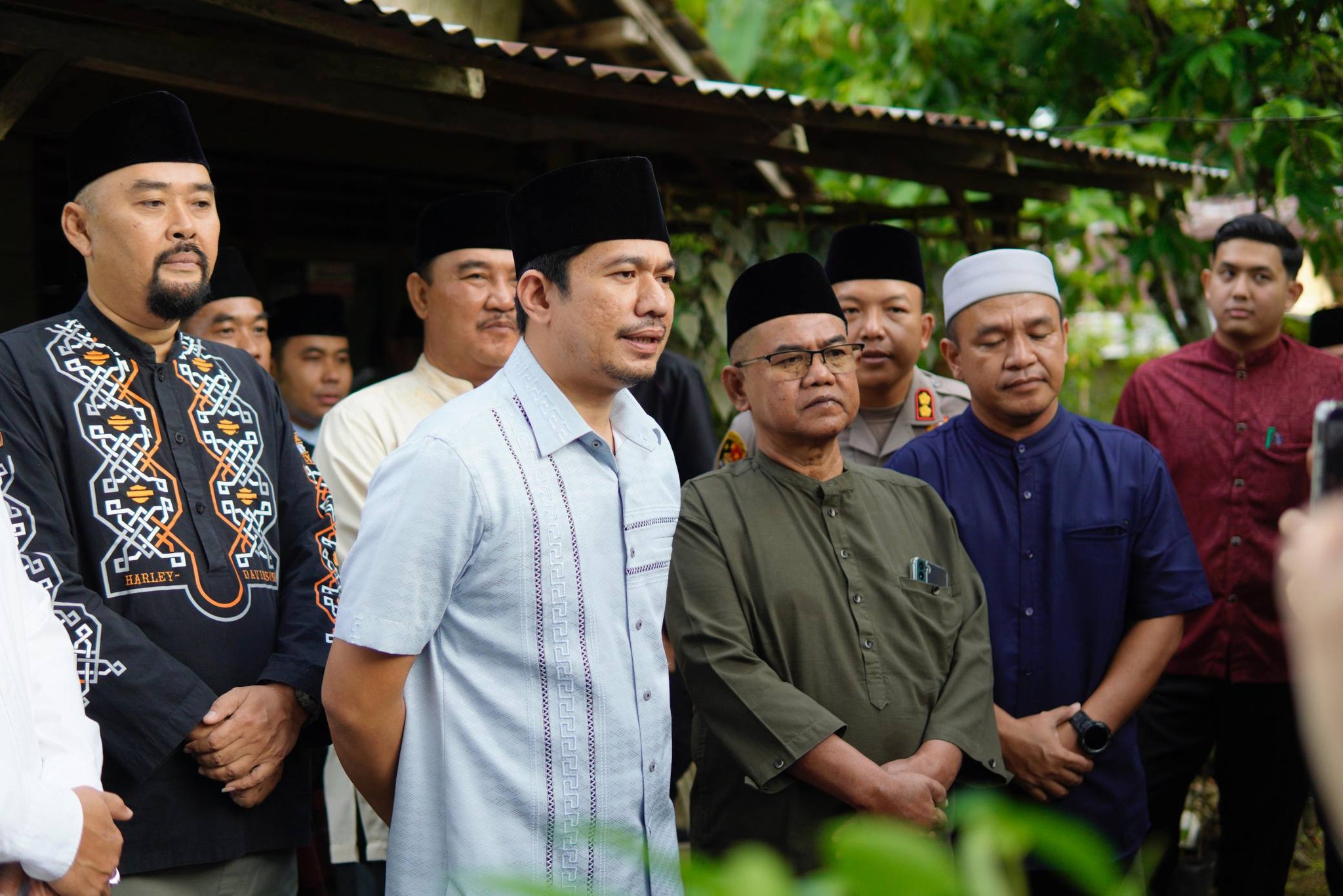 Ketua DPRD dan Pemkab Bengkulu Utara Salurkan Bantuan Bedah Rumah untuk Lansia