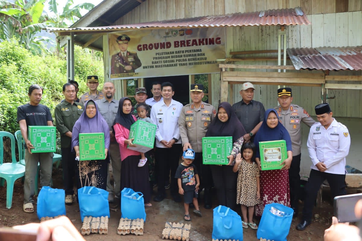 Kapolda Bengkulu Lakukan Letakkan Batu Pertama Program Bedah Rumah Ke-70