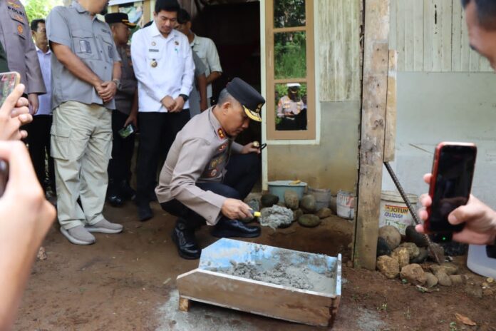 Kapolda Bengkulu Lakukan Letakkan Batu Pertama Program Bedah Rumah Ke-70