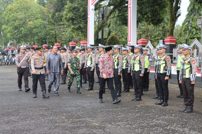 Bersama Kapolres, Ketua DPRD, Bupati Arie Pimpin Apel Gelar Pasukan Operasi Ketupat Nala 2026