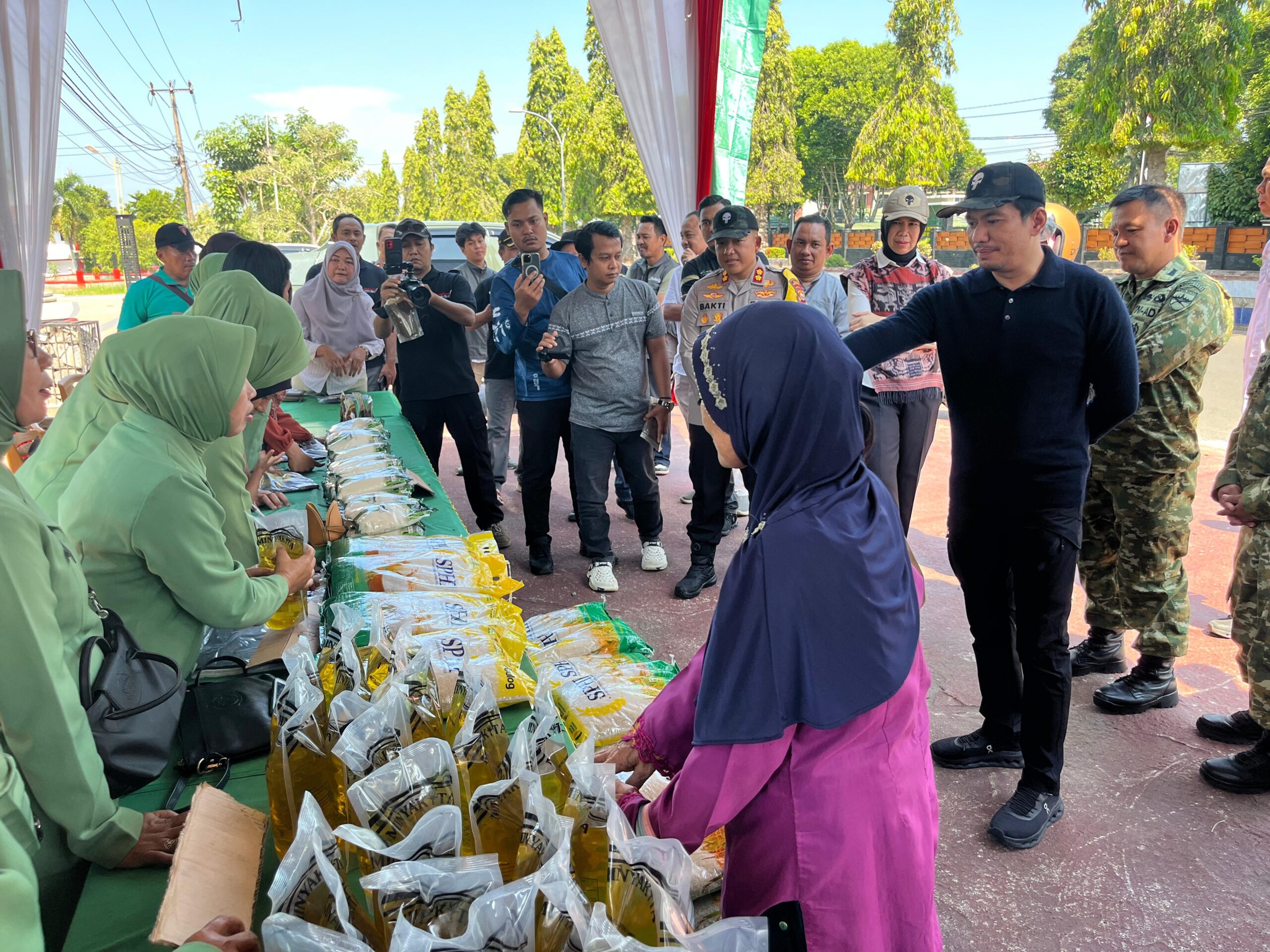 Menjelang Lebaran, Kodim 0423 Bengkulu Utara Gelar Bazar Sembako Murah