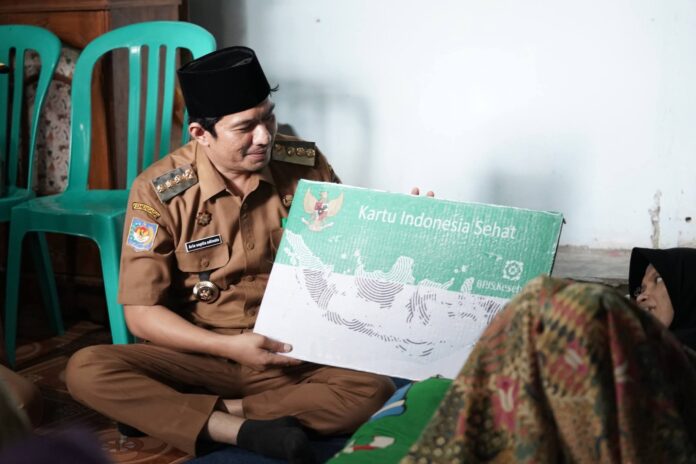 Bupati Bengkulu Utara Serahkan Bantuan untuk Warga Penderita Kanker