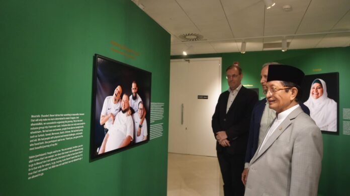 Diundang Dubes Belanda Buka Pameran Foto ‘Labbayk’, Menag: Jembatan Budaya dan Kemanusiaan