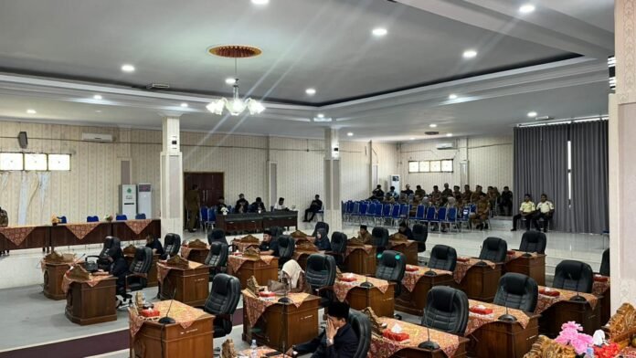 Fraksi DPRD Lebong Sampaikan Pandangan Umum Atas Nota Pengantar Raperda Pilkades Serentak Fraksi DPRD Lebong Sampaikan Pandangan Umum Atas Nota Pengantar Raperda Pilkades Serentak