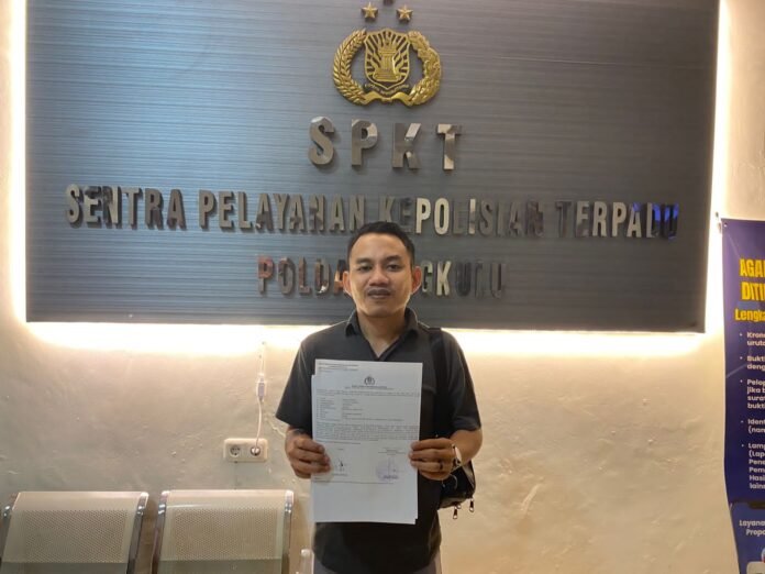 Todong Wartawan Pakai Pistol, Anak Oknum Polisi Dilaporkan ke Polda Bengkulu Todong Wartawan Pakai Pistol, Anak Oknum Polisi Dilaporkan ke Polda Bengkulu