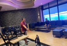 Olah TKP di Blackrock, Korban Bongkar Kronologi Penyerangan Olah TKP di Blackrock! Korban Bongkar Detik-detik Diserang Dini Hari, Polisi Turun Tangan Sita 5 Kursi