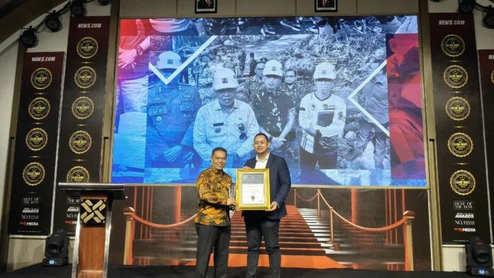 Bupati Azhari Raih Penghargaan Nasional dalam The Change Maker Awards 2026 Bupati Azhari Raih Penghargaan Nasional dalam The Change Maker Awards 2026