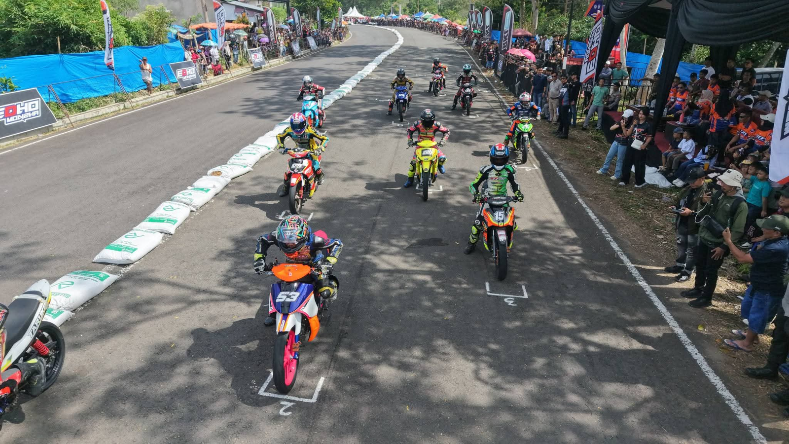 Ribuan Warga Padati Bundaran Tubei, Bupati Lebong Resmi Buka Twins Cup Prix Belek Igai Round 1