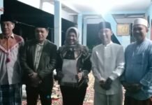 Malam Takziah, Bupati Lebong Serahkan Langsung Akta Kematian H. Syahili Sibarani Malam Takziah, Bupati Lebong Serahkan Langsung Akta Kematian H. Syahili Sibarani