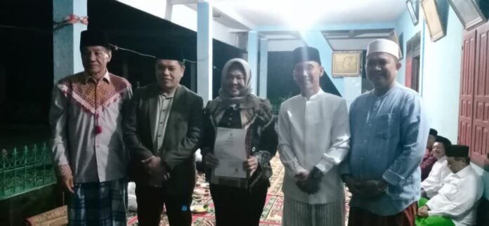 Malam Takziah, Bupati Lebong Serahkan Langsung Akta Kematian H. Syahili Sibarani Malam Takziah, Bupati Lebong Serahkan Langsung Akta Kematian H. Syahili Sibarani