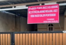 Usai Video Pemindahan Barang Viral, Rumah Tersangka Dugaan Investasi Bodong Dipasangi Spanduk Larangan Jual Aset Usai Video Pemindahan Barang Viral, Rumah Tersangka Dugaan Investasi Bodong Dipasangi Spanduk Larangan Jual Aset