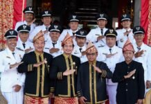 Hadiri Upacara HUT ke-67, Ketua DPRD: Bersatu Kesampingkan Perbedaan Hadiri Upacara HUT ke-67, Ketua DPRD: Bersatu Kesampingkan Perbedaan