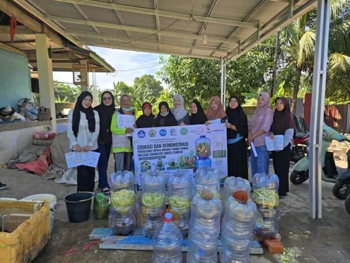 Dosen Agroekoteknologi UNIB Ajari Ibu-Ibu Mengolah Limbah Rumah Tangga