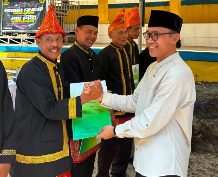 Oleh: Erwin Basrin, Direktur Eksekutif Akar Foundation/Putra Asli Topos, Lebong Oleh: Erwin Basrin, Direktur Eksekutif Akar Foundation/Putra Asli Topos, Lebong