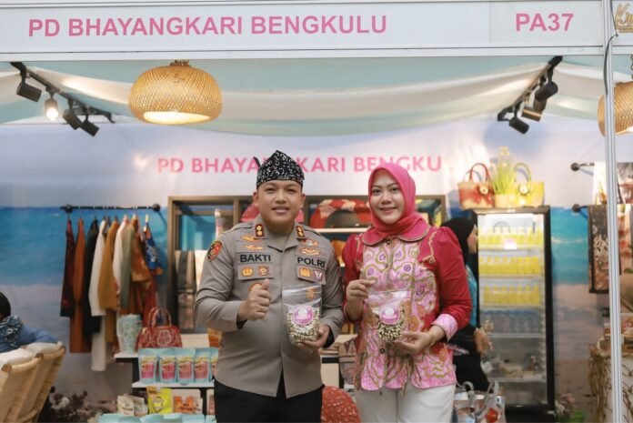 Kapolres dan Ketua Bhayangkari Bengkulu Utara Tinjau Bazar Nusantara 2026 Kapolres dan Ketua Bhayangkari Bengkulu Utara Tinjau Bazar Nusantara 2026