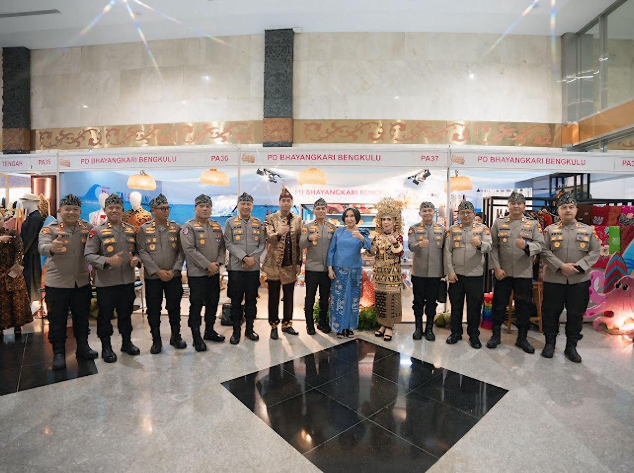 Kapolres dan Ketua Bhayangkari Bengkulu Utara Tinjau Bazar Nusantara 2026