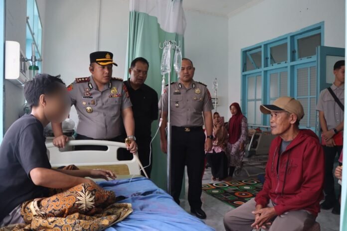 Pelajar Jadi Korban Penusukan, Kapolres Bakti Turun Besuk Kondisi Korban Pelajar Jadi Korban Penusukan, Kapolres Bakti Turun Besuk Kondisi Korban