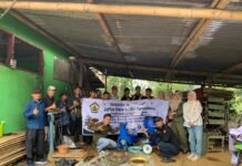 Dosen Universitas Bengkulu Latih Petani Hutan Manfaatkan Limbah Kulit Kopi Menjadi Produk Bernilai Foto Bersama antara Tim Pengabdian Kepada Masyarakat dan Peserta Pasca Proses Pelatihan Usai Dilaksanakan. Rejangtoday/PMS20 dok.