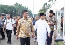 Jelang Zikir dan Doa Kebangsaan, Menag Pastikan Kesiapan Acara dan Layanan Jemaah di Monas Menag Nasaruddin Umar menerima laporan persiapan Doa dan Zikir Kebangsaan dari Dirjen Bimas Islam Abu Rokhmad.