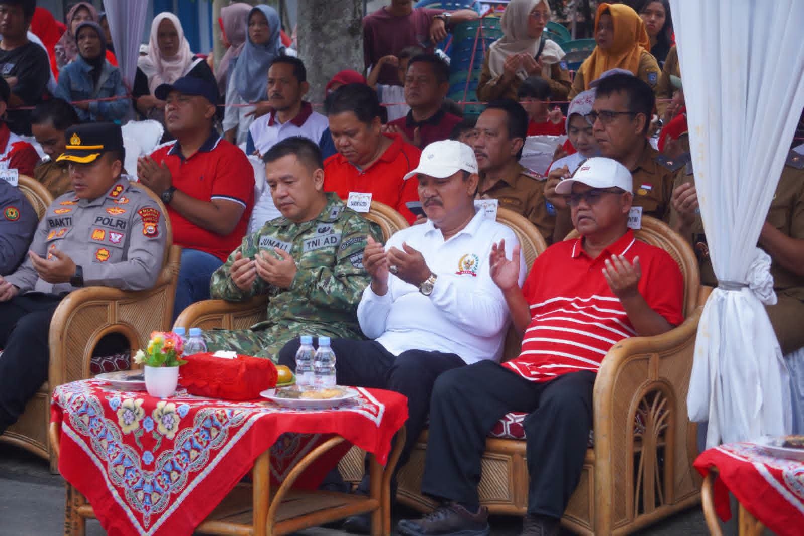 Ikuti Pawai Perjuangan, Ketua DPRD Ajak Isi HUT RI Dengan Hal Positif