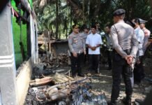 Kapolres Bengkulu Utara Sambangi Langsung Korban Kebakaran Maut di Desa Senali Kapolres Bengkulu Utara Sambangi Langsung Korban Kebakaran Maut di Desa Senali