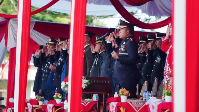 Kapolres Bengkulu Utara Pimpin Upacara Penurunan Bendera Merah Putih HUT RI ke-81