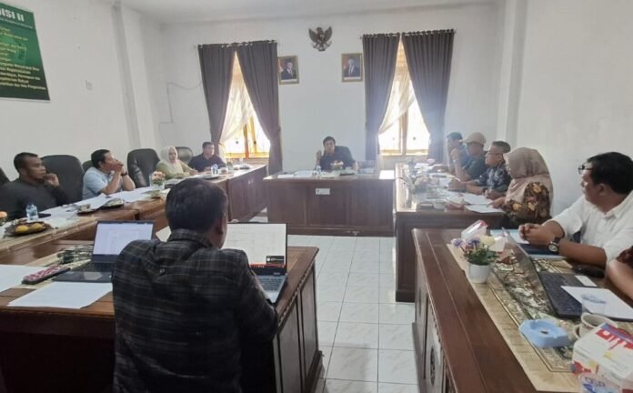 Komisi II DPRD Lebong Bahas RAPBDP 2026 Bersama DPUPR-Hub Komisi II DPRD Lebong Bahas RAPBDP 2026 Bersama DPUPR-Hub