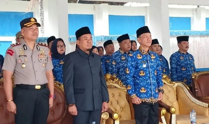 Apel Gabungan, Carles Ronsen Tekankan Disiplin ASN dan Optimalisasi Pelayanan Publik Apel Gabungan, Carles Ronsen Tekankan Disiplin ASN dan Optimalisasi Pelayanan Publik