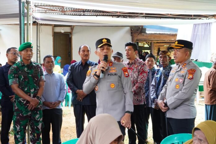 Dampingi Kapolda, Ketua DPRD BU Hadiri Peresmian Bedah Rumah Dampingi Kapolda, Ketua DPRD BU Hadiri Peresmian Bedah Rumah