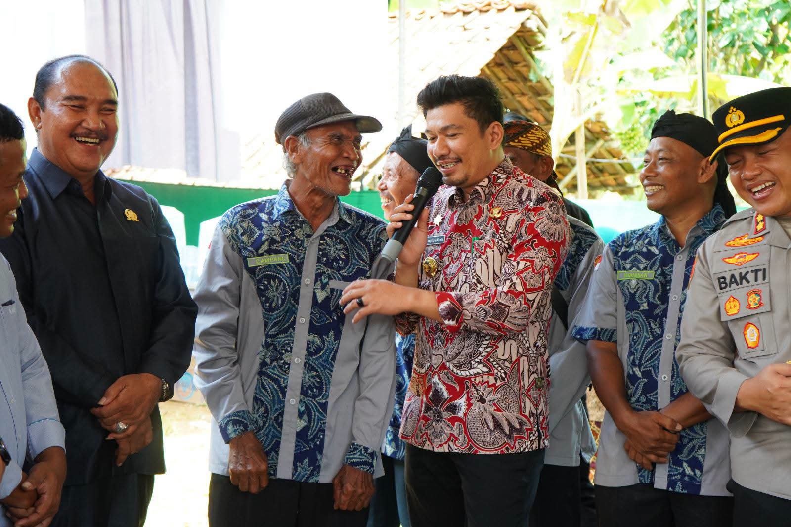 Dampingi Kapolda, Ketua DPRD BU Hadiri Peresmian Bedah Rumah