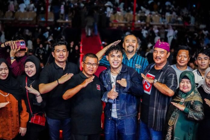 Ketua DPRD Parmin Ajak Masyarakat Jaga Persatuan di Malam Puncak HUT ke-67 Bengkulu Utara Ketua DPRD Parmin Ajak Masyarakat Jaga Persatuan di Malam Puncak HUT ke-67 Bengkulu Utara