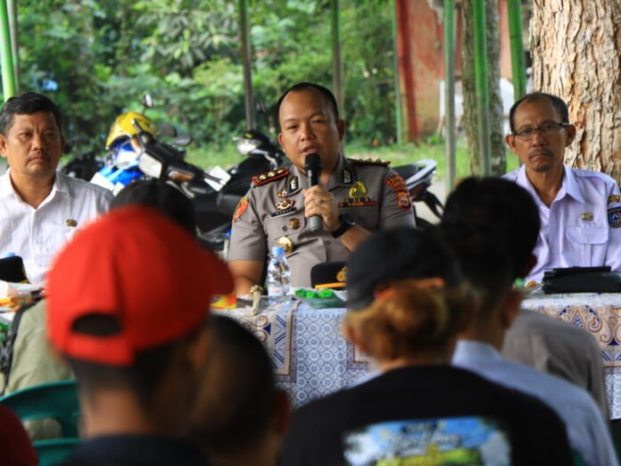 Kapolres Bengkulu Utara Gelar "Kumpul Bersama Masyarakat" di Wisata Palak Siring Kemumu Kapolres Bengkulu Utara Gelar "Kumpul Bersama Masyarakat" di Wisata Palak Siring Kemumu