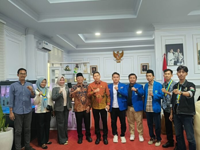 Kakanwil Kemenag Bengkulu Terima Audiensi PKC PMII, Perkuat Sinergi Kerukunan Umat Beragama Kakanwil Kemenag Bengkulu Terima Audiensi PKC PMII, Perkuat Sinergi Kerukunan Umat Beragama