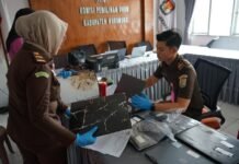 Usut Dugaan Korupsi Dana Hibah Pilkada 2024, Kejari Mukomuko Geledah Kantor KPU Usut Dugaan Korupsi Dana Hibah Pilkada 2024, Kejari Mukomuko Geledah Kantor KPU